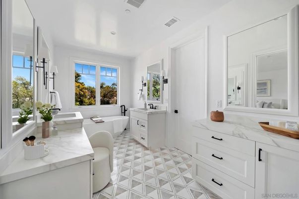 Bathroom, Interior, Recessed Lighting