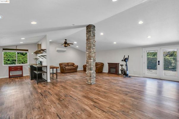Fitness Equipment, Interior, Recessed Lighting, Wood Texture Flooring
