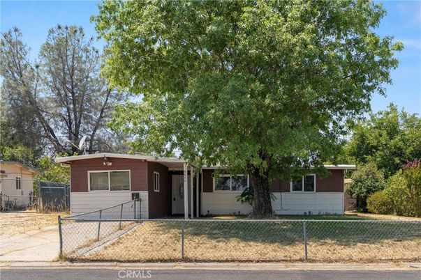 Exterior, Facade, Ranch