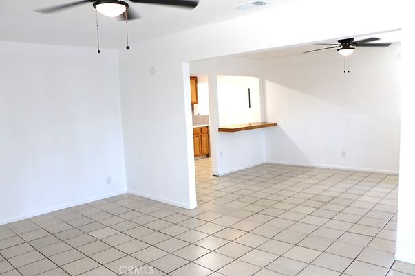 Empty room, Interior