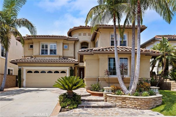 Attached, Exterior, Facade, Mediterranean
