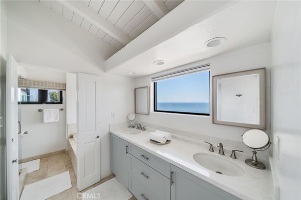 Bathroom, Dual Sink Vanities, Interior, Recessed Lighting, Water