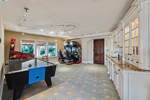 Game Room, Interior, Kitchen, Recessed Lighting