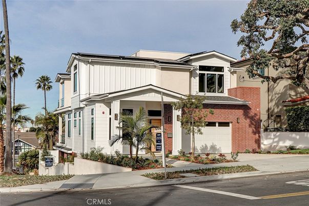 Attached, Exterior, Facade, Brick Facade, Farmhouse