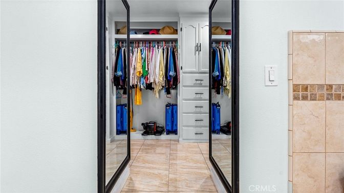 Interior, Walk-in Closets