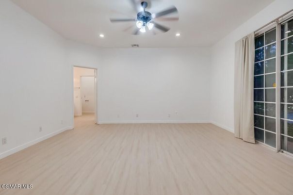 Empty room, Interior, Recessed Lighting
