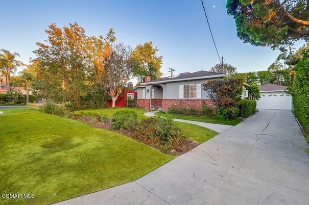 Backyard, Detached Garage, Exterior