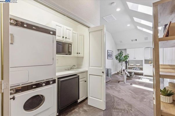 Interior, Kitchen, Recessed Lighting, Washer