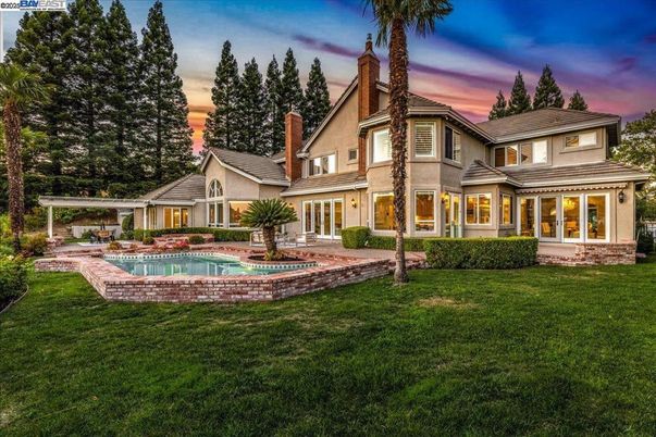 Backyard, Exterior, Facade, Pool, Queen Anne Victorian