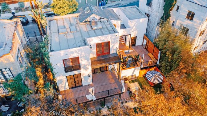 Exterior, Drone
