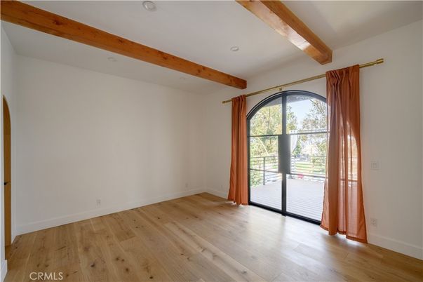 Empty room, Interior, Recessed Lighting, Wooden Beams, Wood Texture Flooring