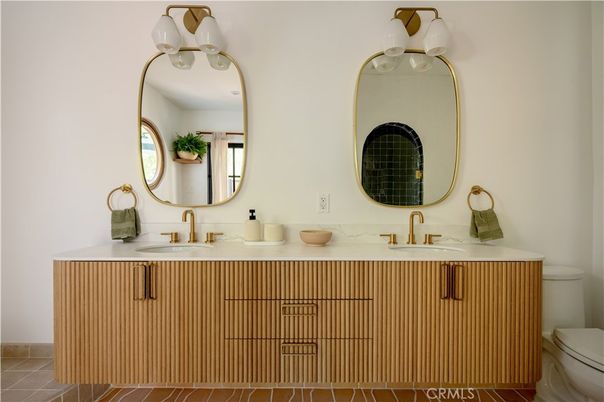Bathroom, Dual Sink Vanities, Interior