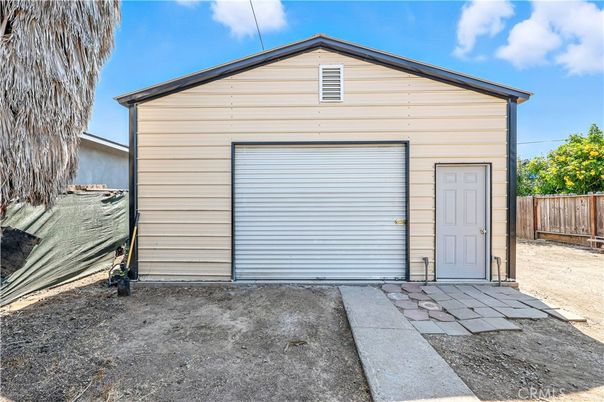 Detached Garage, Exterior