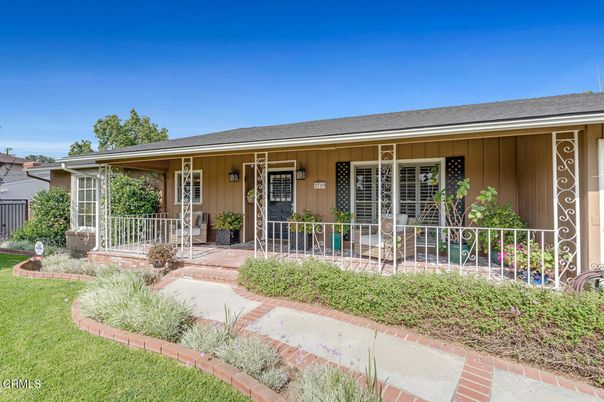 Exterior, Facade, Ranch