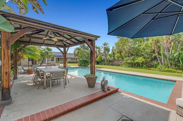 Exterior, Pool
