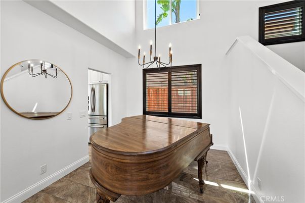 Chandelier, Dining room, Interior, Kitchen, Pendant Lights, Stainless Steel Appliances