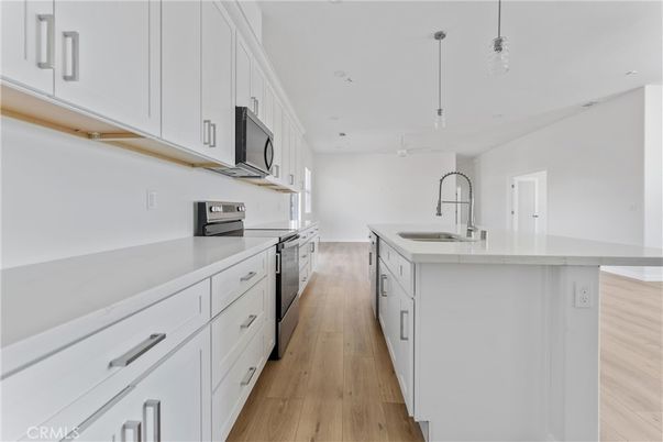 Interior, Kitchen, Pendant Lights, Recessed Lighting, Wood Texture Flooring