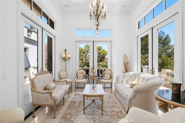 Chandelier, Interior, Living room