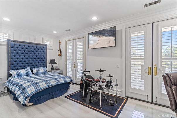 Bedroom, Fitness Equipment, Interior, Recessed Lighting, Wood Texture Flooring
