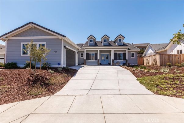 Attached, Exterior, Facade, American Craftsman