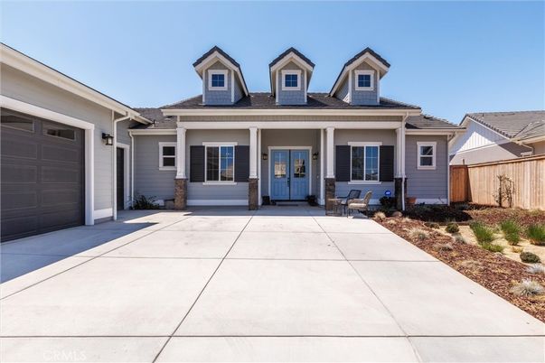 Attached, Exterior, Facade, Cape Cod
