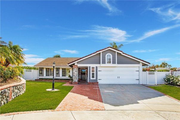 Attached, Exterior, Facade, Ranch