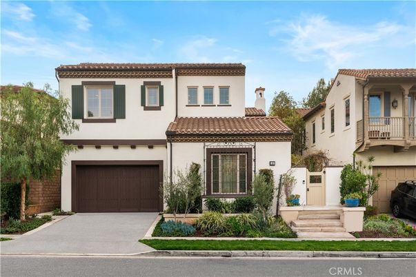 Attached, Exterior, Facade, Mediterranean