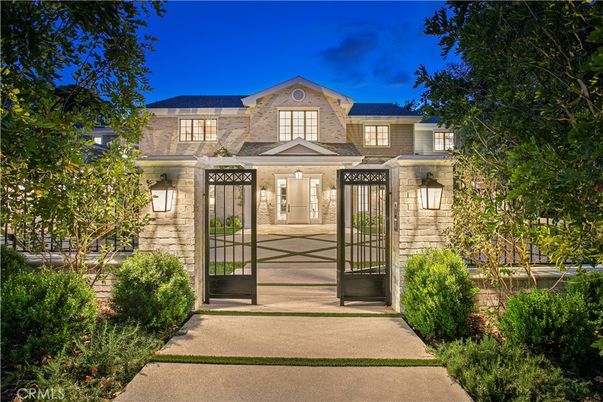 Exterior, Facade, French Provincial