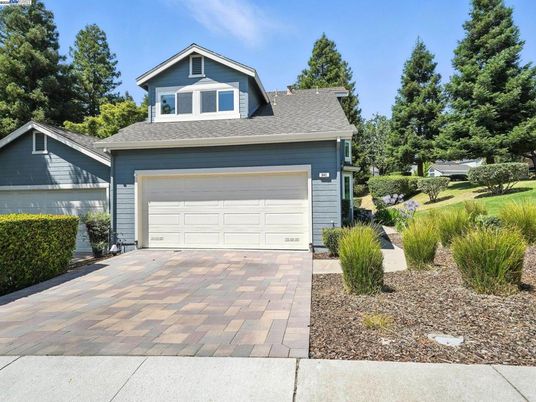 Attached, Exterior, Facade, American Craftsman