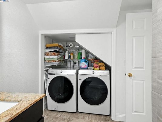 Interior, Utility Closets, Washer, Wood Texture Flooring