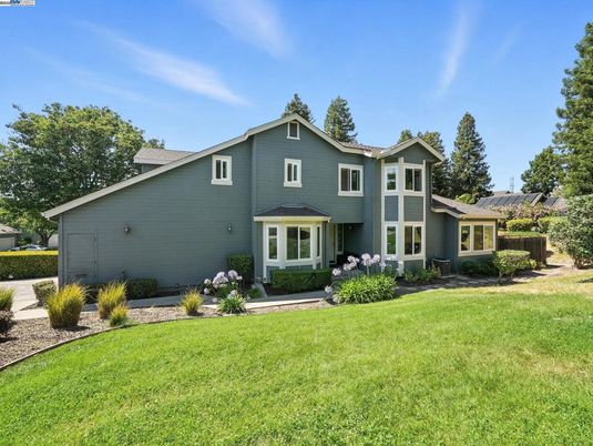 Backyard, Exterior, Facade, Farmhouse