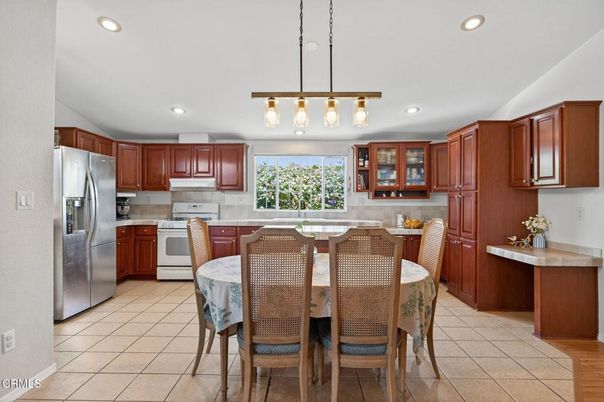Dining room, Interior, Kitchen, Pendant Lights, Recessed Lighting, Stainless Steel Appliances