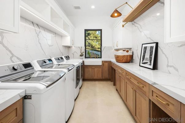 Interior, Marble Walls, Recessed Lighting, Washer