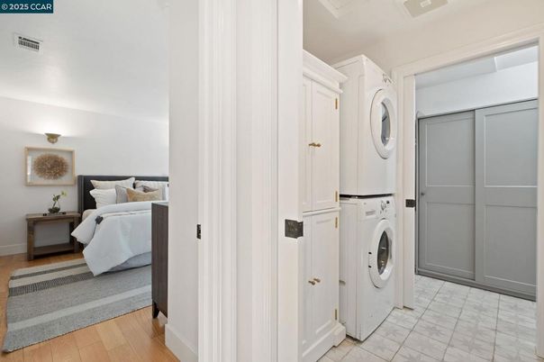 Bedroom, Interior, Utility Closets, Washer, Wood Texture Flooring