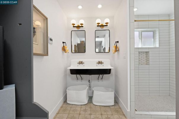 Bathroom, Interior, Recessed Lighting