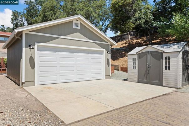 Detached Garage, Exterior