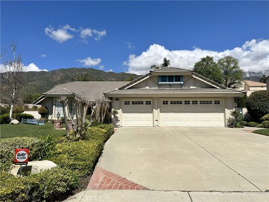Attached, Exterior, Facade, Ranch
