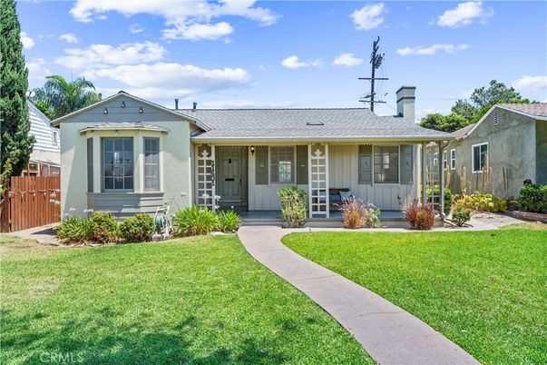 Backyard, Exterior, Facade, Ranch