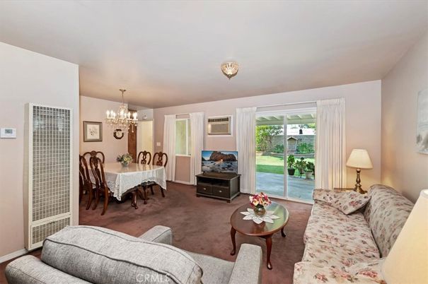Chandelier, Dining room, Interior, Living room