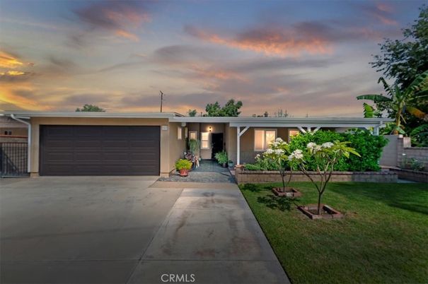 Attached, Exterior, Facade, Ranch