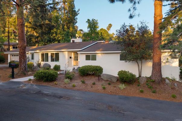 Exterior, Facade, Ranch