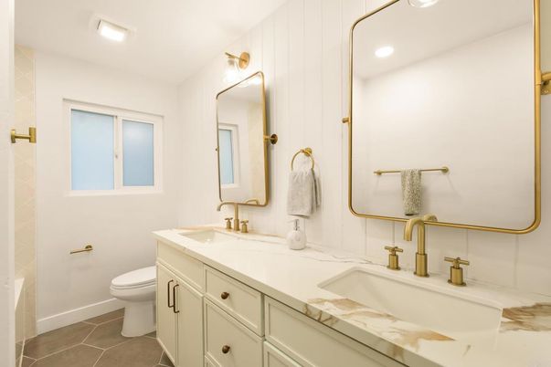 Bathroom, Dual Sink Vanities, Interior, Recessed Lighting