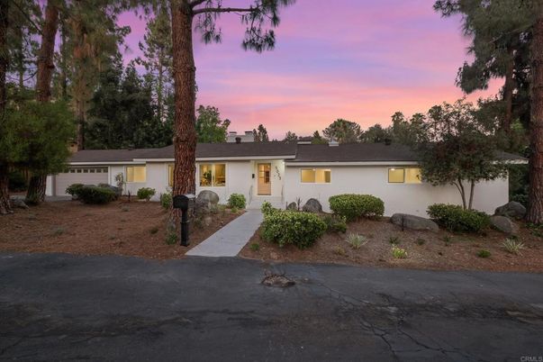 Exterior, Facade, Ranch