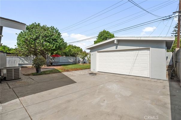 Detached Garage, Exterior