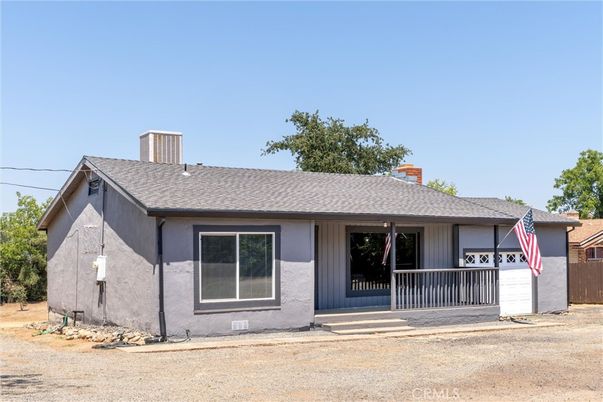 Exterior, Facade, Ranch
