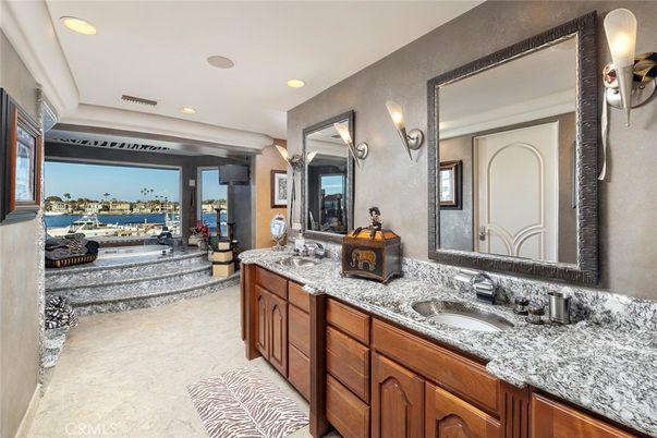 Bathroom, Dual Sink Vanities, Interior, Recessed Lighting, Water