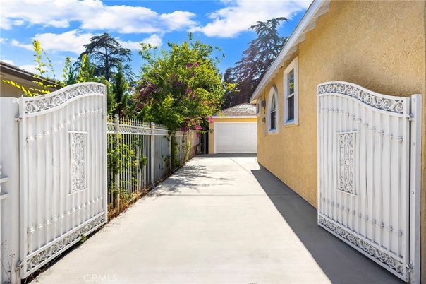 Detached Garage, Exterior