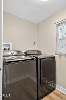 Interior, Washer, Wood Texture Flooring