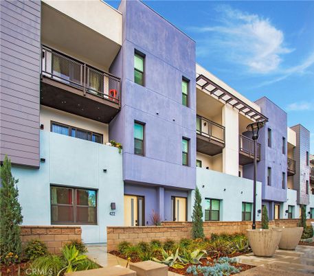 Exterior, Facade, Modern