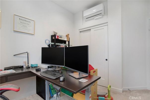 Home Office, Interior
